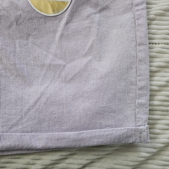 Riders by Lee Women's Lavender White Pin Stripe Midrise Shorts Size 16 - Picture 8 of 9
